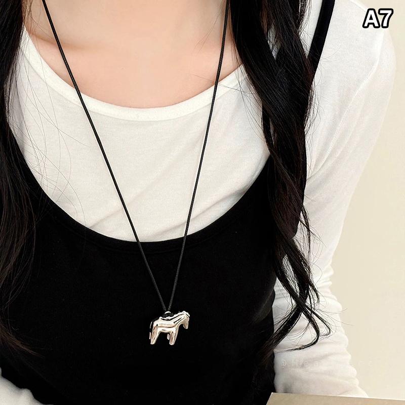 Cartoon-Pferde-Anhänger-Halsketten Für Frauen Damen Pullover-Ketten Verstellbare Lange Seilkette Tägliche Passende Accessoires