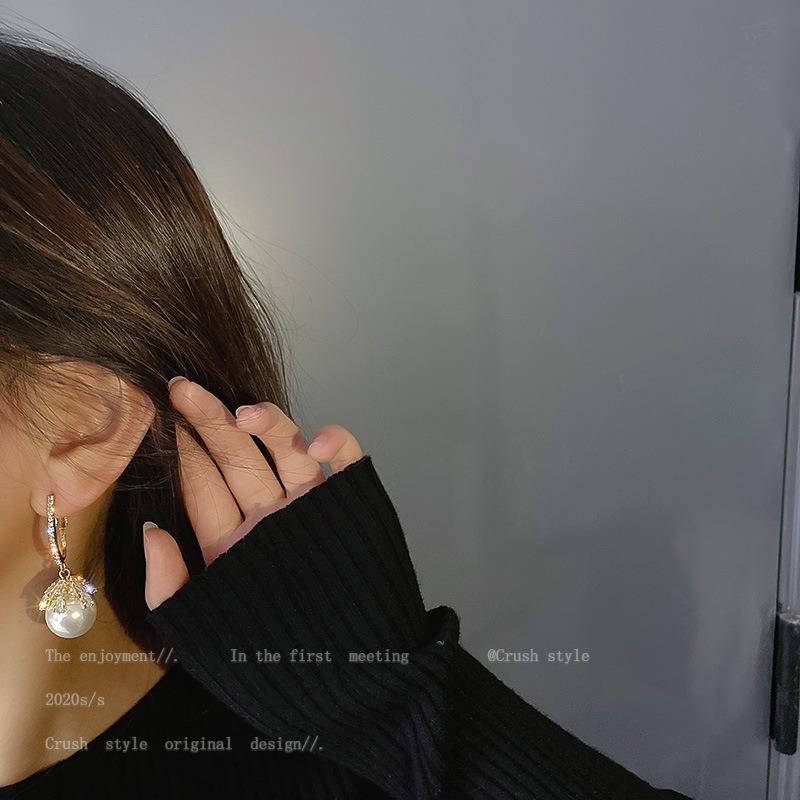 Silver needle zircon pearl earrings French retro design earrings Korea Dongdaemun fashion temperament versatile earrings