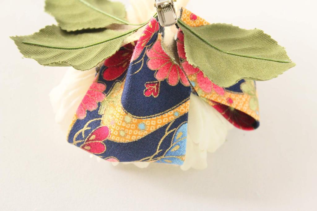 Kamakura Crafts [Kamakura Craft] Japanese-style Hair Ornament  Peony Flower Hair Clip, Large and Small, Set of 2, White