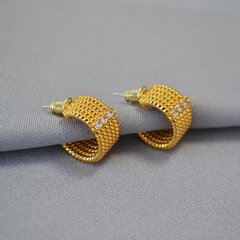 

Niche Design Cable Knit Zirconia Diamond C-Shape Stud Earrings for Women - 925 Silver.