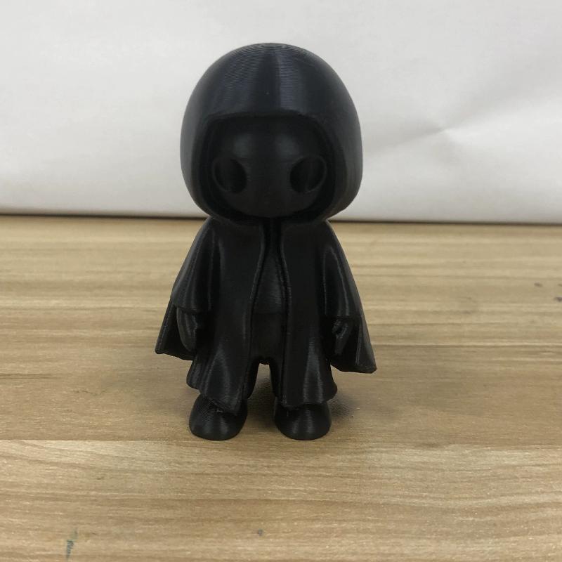 Halloween Niedliche Figur mit Kapuze – 3D-gedruckte Figur mit schwarzem Umhang für drinnen und draußen, Heim-, Schreibtisch-, Gartenornament, lustige gruselige Partydeko