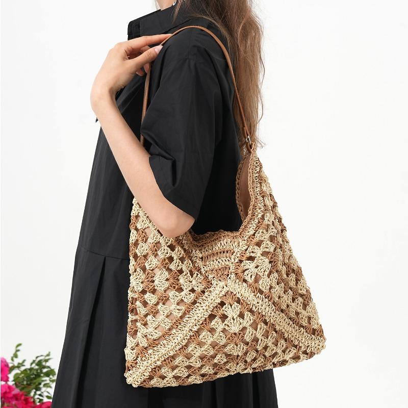 Hohle Blume Strohtasche neue dreieckige handgewebte Tasche Damen Tragetasche mit großem Fassungsvermögen Urlaub Schulter Achseltasche