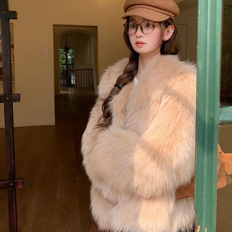 

Женская короткая теплая и тонкая новая шуба из искусственного лисьего меха S 80-47.5 kg