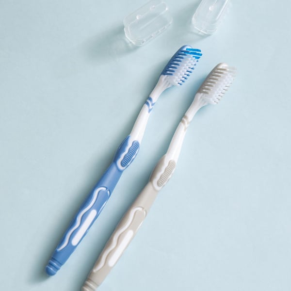 2 Massage-Zahnbürsten