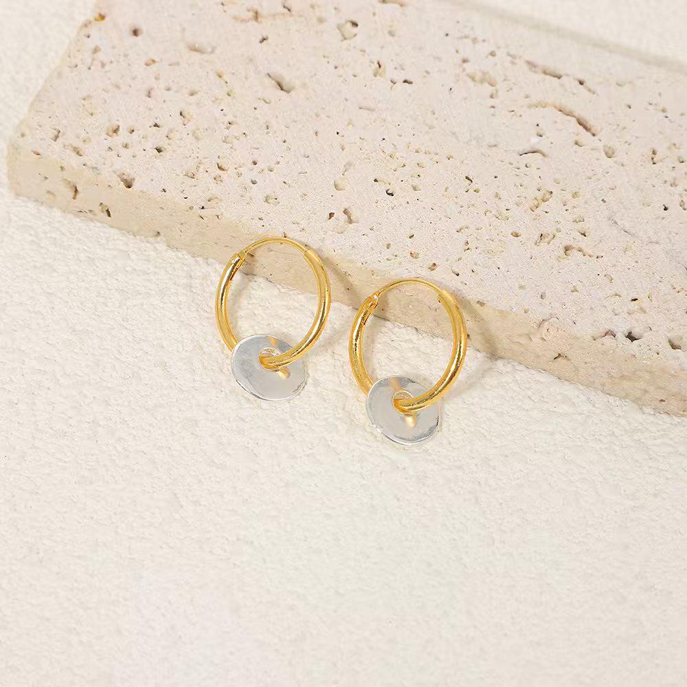 Retro Chic European & American Ear Cuffs: Women's Elegant Simple Stud Earrings