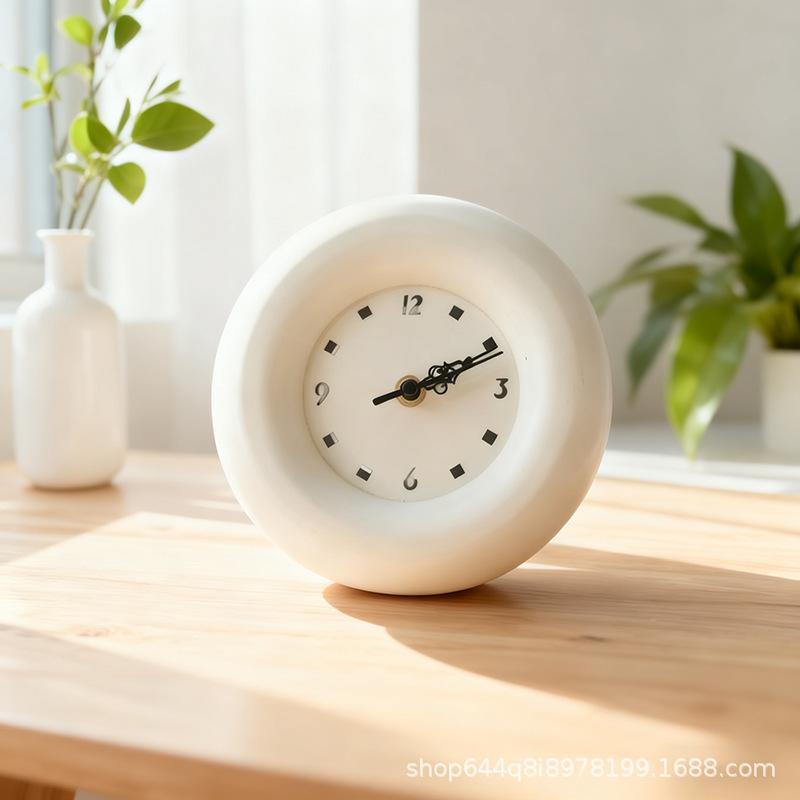 

Ins Small Round Clock Student Mute Desk Clock Household Desktop Ornament Living Room Wall Hanging Clocks Watch Home Decoration (White,18cm) белый