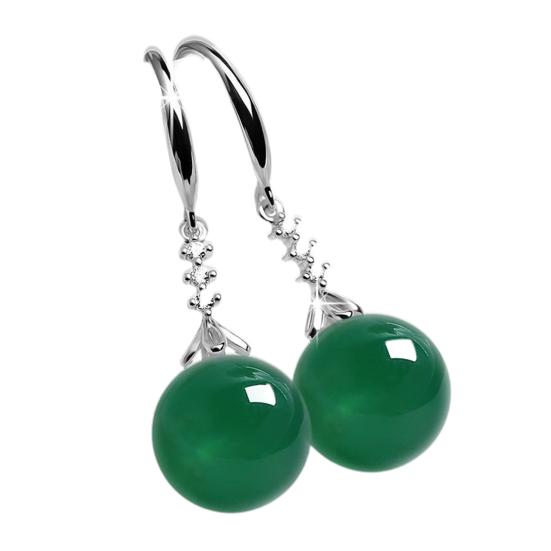 

1 пара сережек с агатом, не склонных к аллергии. Изящная, тонкая работа, блестящая, яркая. зелёный