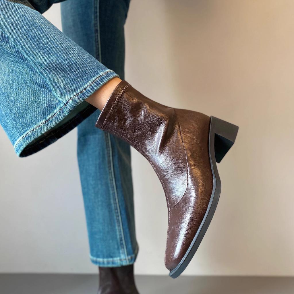 Women's High Boots Leather Commuter High-heeled Boots Women's Autumn and Winter Soft Soled Retro Thick Heeled Boots