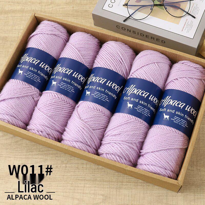 Soft Alpaca Yarn: Comfortable, ideal for hand-knitting scarves and other medium-thick projects.