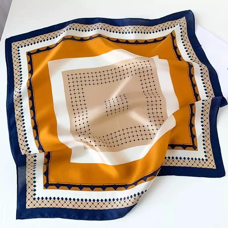Nature Silk Neck Scarves Lady Foulard Lovely Strawberry Print Real Silk Square Scarf for Women Bag Ribbon Hairband Kerchief
