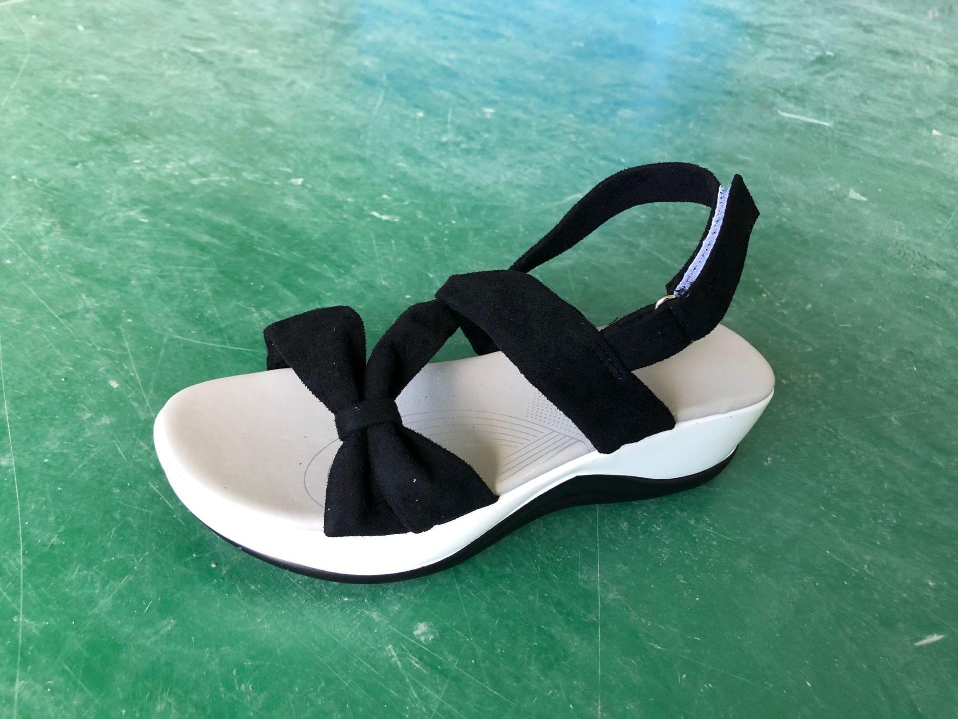 

New flat-soled platform women s sandals 2025 summer European and American Bohemian Velcro cross muffin sandals 35 чёрный