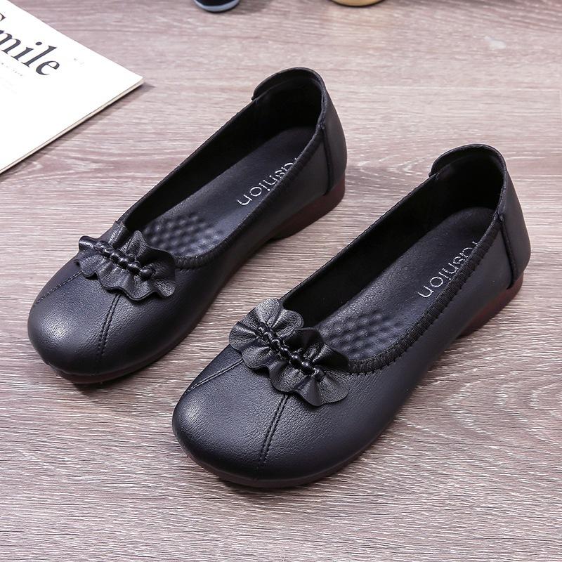 Middle-aged large-size leather women's shoes single shoes women's spring and autumn new casual shoes medium grandma flat leather shoes non-slip and 