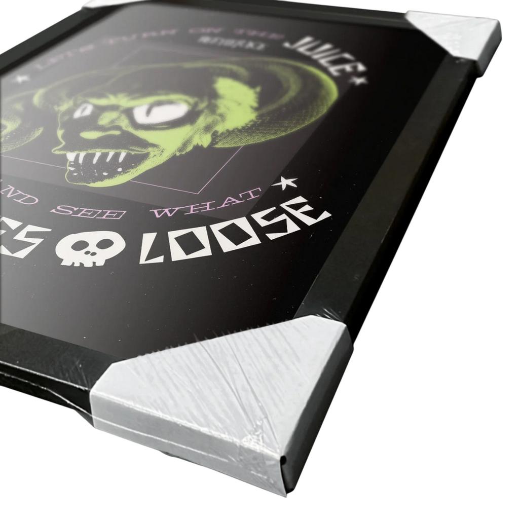 Beetlejuice Let´s Turn On The Juice Framed Poster