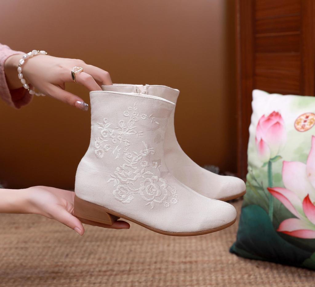 2025 Autumn/Winter Retro Ethnic Embroidered Chunky Heel Mid-Calf Women's Ankle Boots
