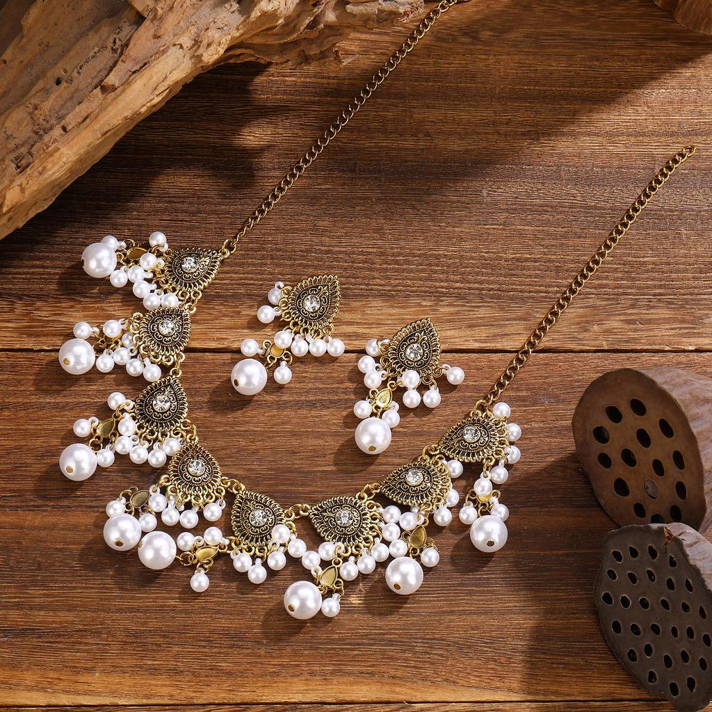Retro Hollow Water Drop Jewelry Set: Women's Necklace and Earrings