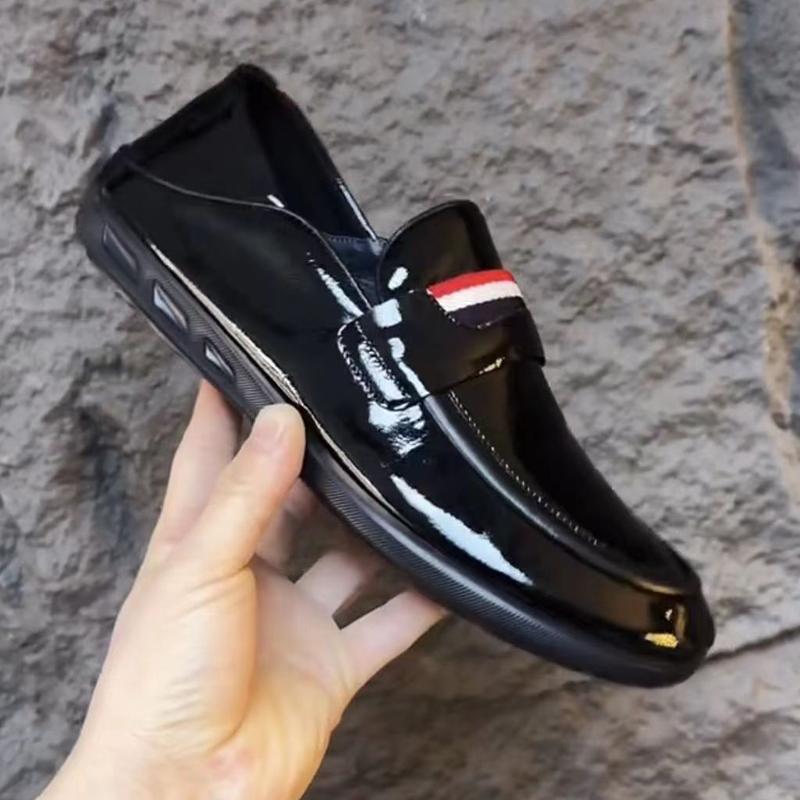 New Shoes for Men Genuine Leather Casual Shoes British Style Soft Sole Flat Leisure Shoes Street Fashion Slip-on Loafers