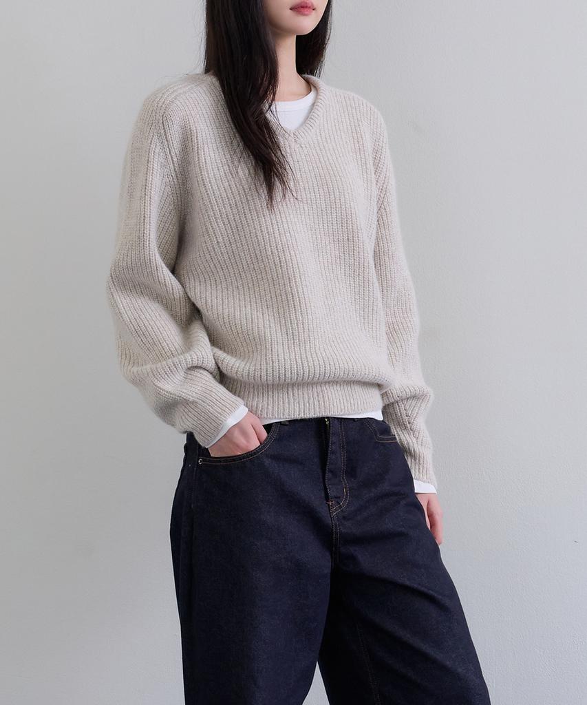 KNOWING Alpaca Oversized V-Neck Knit (Beige)