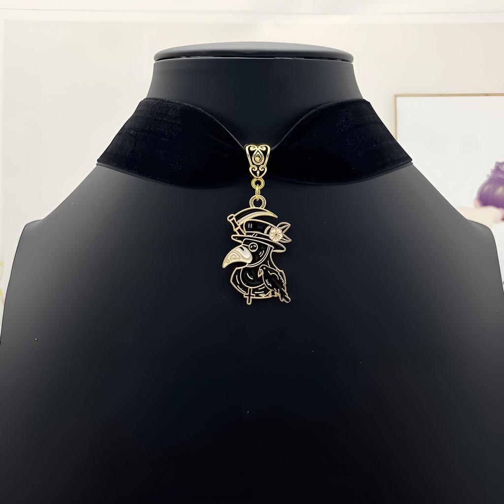 Gothic Winged Skull Heart Pendant Velvet Choker Necklace