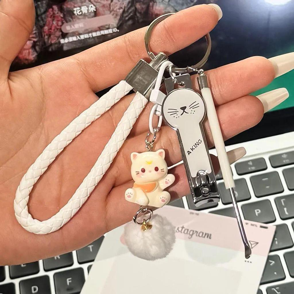 Kreskówkowy zestaw breloczków do czyszczenia uszu i obcinacza do paznokci - Urocze akcesoria dla najlepszych przyjaciół/par.