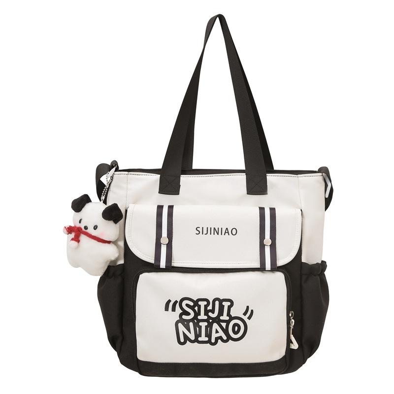 

Большая однолямочная сумка через плечо для старшеклассников в кампусе With pendant чёрный