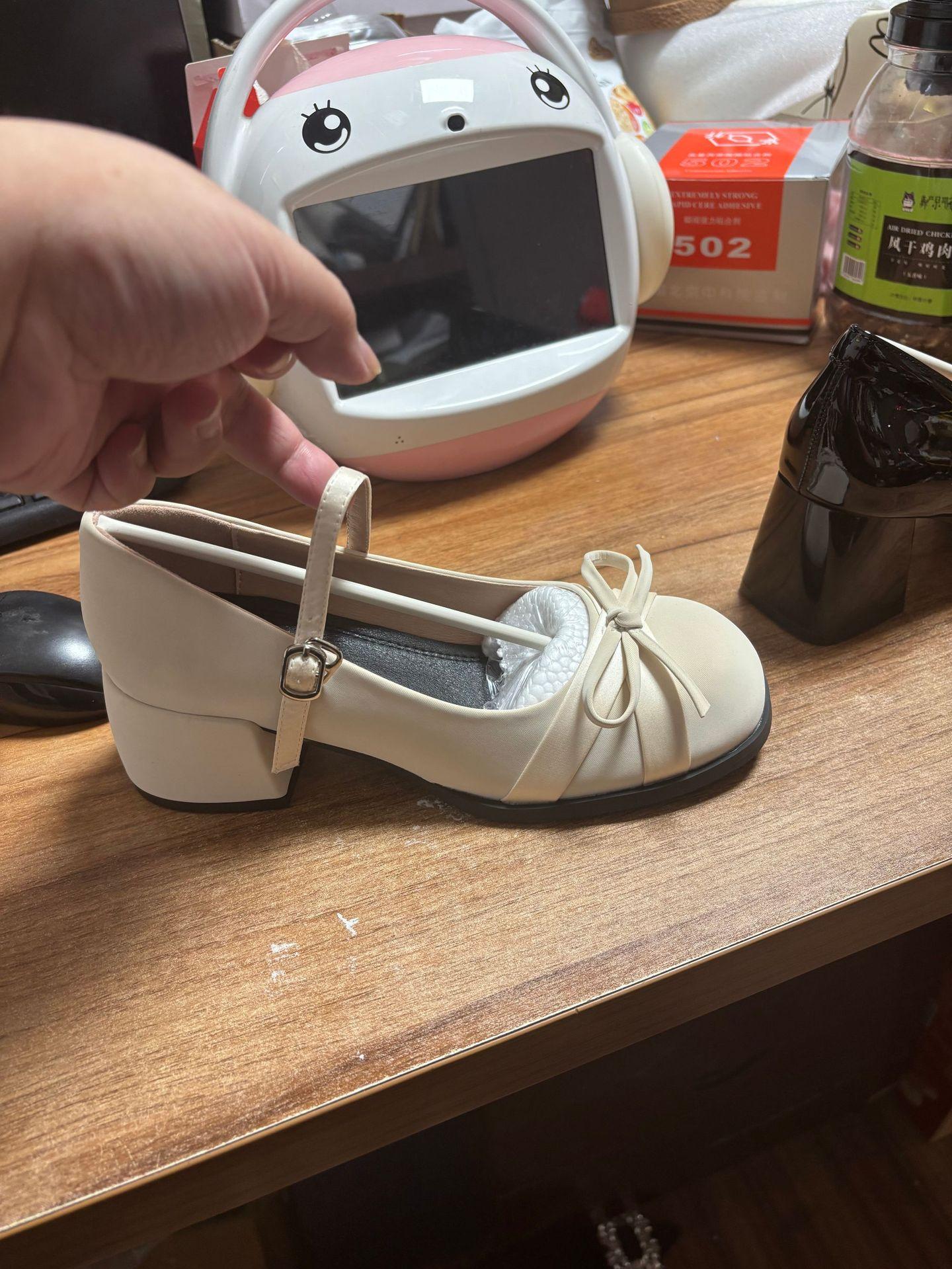 

Французские белые туфли Мэри Джейн на толстом каблуке для девочки 2025 новая осень универсальный бант сказочный стиль с открытым вырезом одинарные туфли 40 бежевый