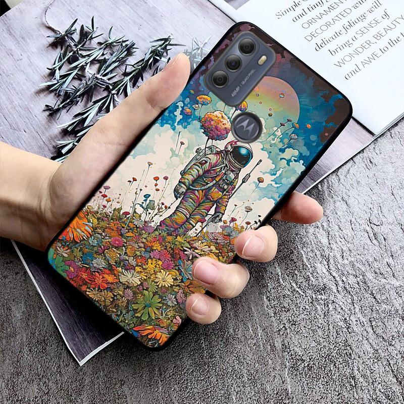 

Astronauts in the flower field Case For Motorola G Stylus 5G G Play G35 G45 G54 G24 G86 G04S E13 E14 E32 E32S Moto E32 E32S
