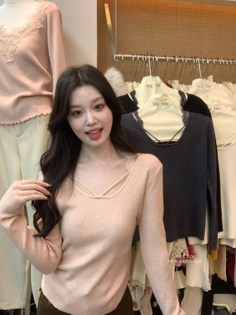 Korean Style Lace Floral Collar Knit Top with Slimming Core-Spun Yarn