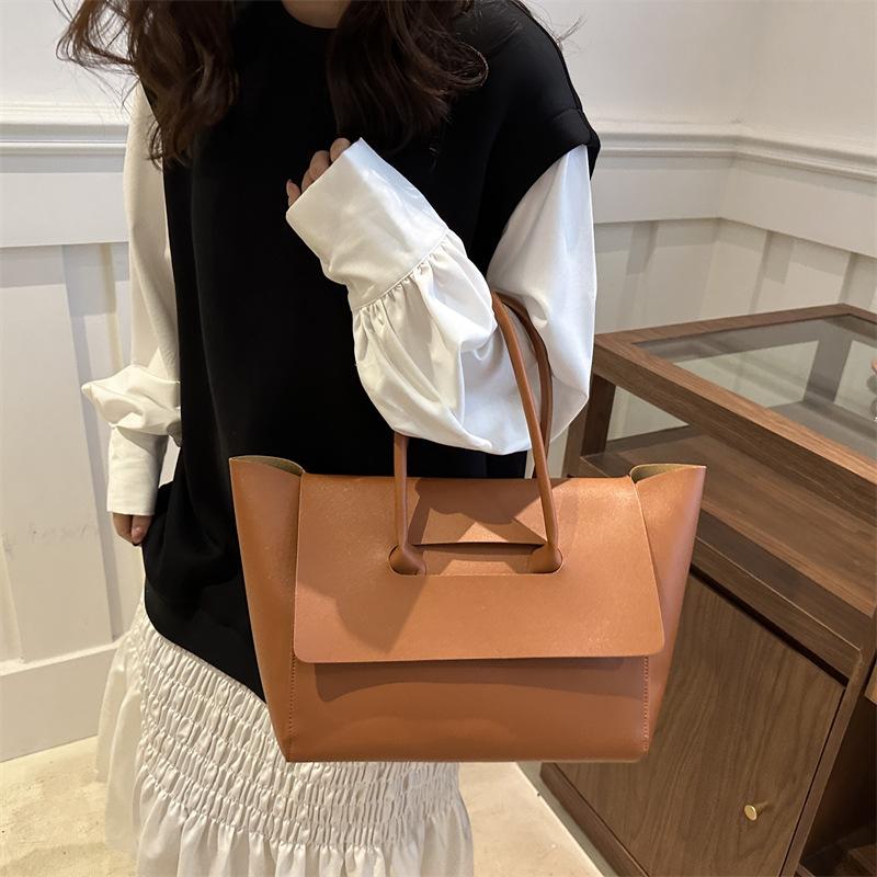 Large Capacity Tote Bag for Women Soft Faux Leather Shoulder Handbag Stylish Commute Bag Trendy Daily Outing Purse KTB