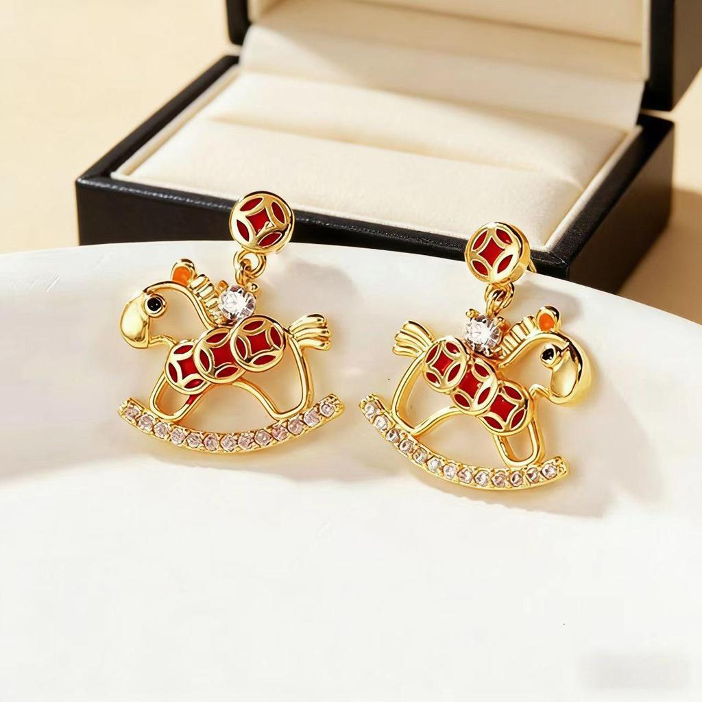 Hollow Wooden Coin Horse Earrings: High-end Rhinestone Studs for Women - Trendy, Unique, Light Luxury Jewelry