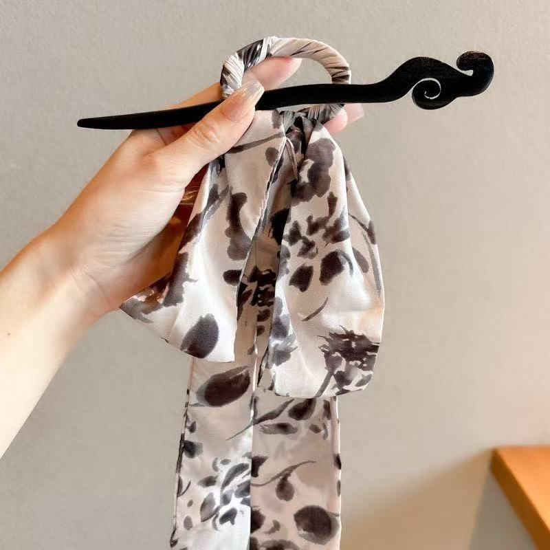Sandalwood Women's Hairpin: Elegant Modern-Chinese Style Wooden Updo Stick