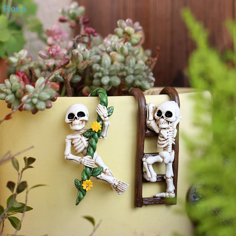 2PCS Skeleton Pot Hugger Decor,Resin Climbing Skeleton Plant Pot Hanger Ornaments for Halloween & Garden