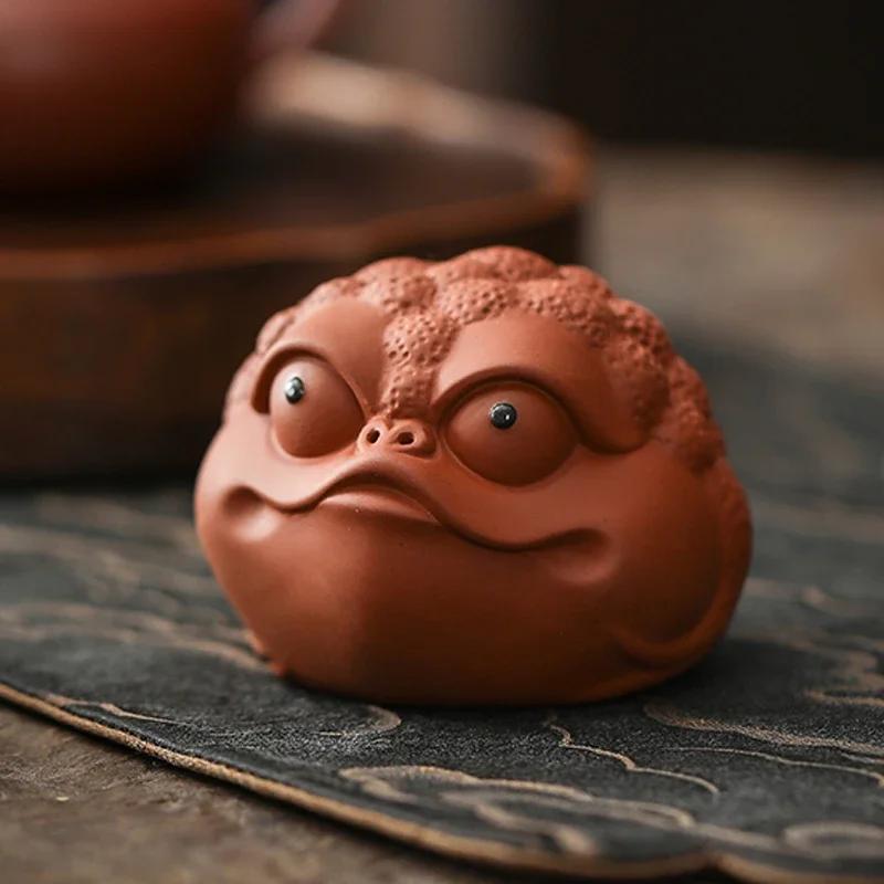 

Purple Sand Tea Pet Palm Lucky Three-legged Golden Toad Ornaments Can Raise Tea and Play Tea Art By Hand 6.5x7x4.9cm