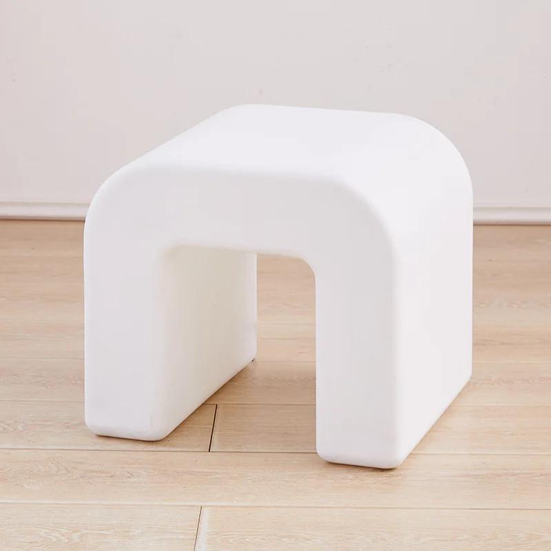 Moderne minimalistische kleine Hocker aus Kunststoff, Stühle, Couchtische, Beistelltische, Schuhhocker, Wohnzimmer, Balkon, Schlafzimmer, niedrige Hocker