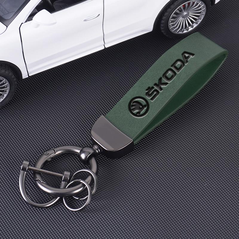 Vintage Leather Car KeyChain 360 Degree Rotating Key Ring For Skoda Octavia Rapid Scala Karoq Kamiq Fabia Superb Kodiaq fsvr64