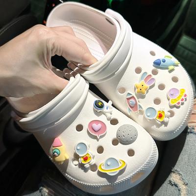 Breloques de chaussures DIY Épingles mignonnes astronautes Fusée Planète Décoration Boucle pour trou Chaussures Charms Set Accessoires Enfants Garçon Filles Cadeau