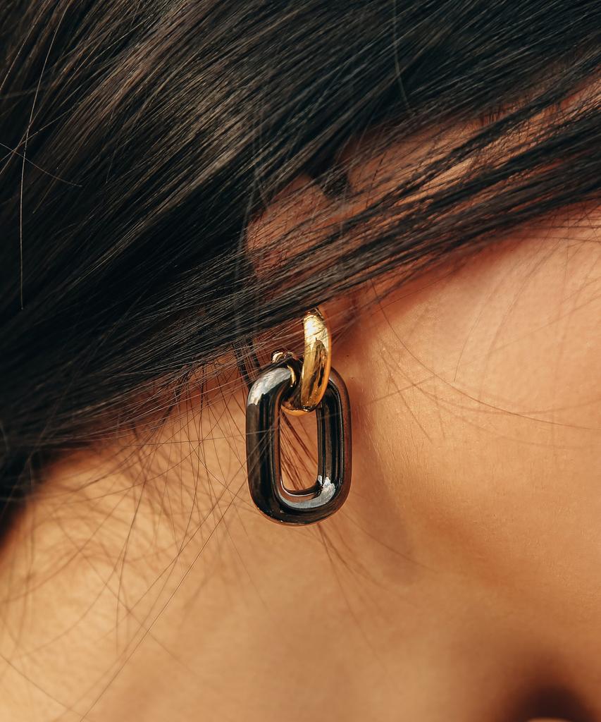Sundaydiscoclub Black Square Chain Earrings Gold