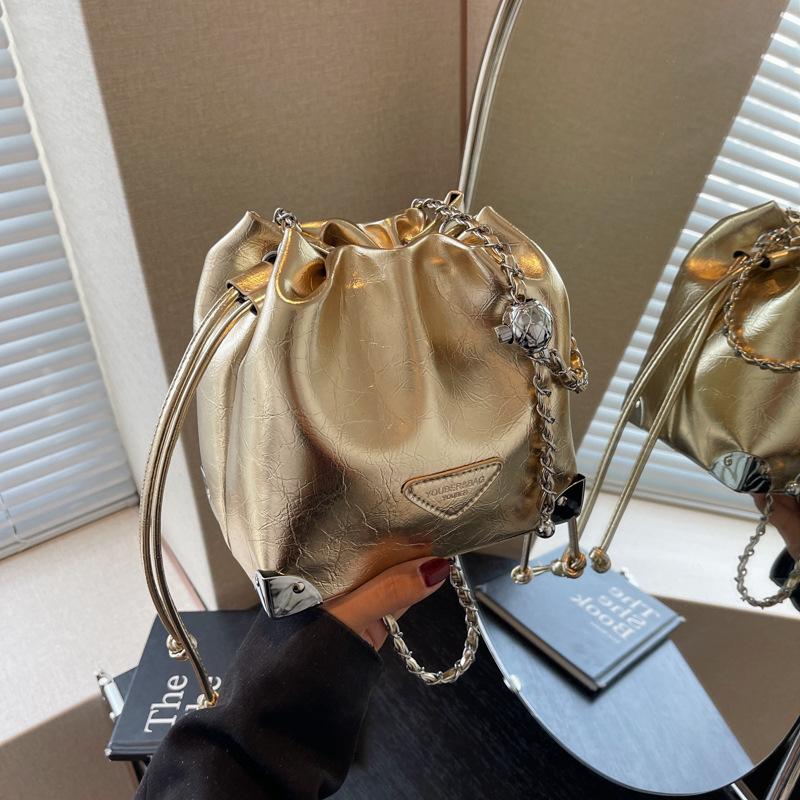 This year's popular small bag women's 2025 new versatile chain shoulder messenger bag texture Korean pleated bucket bag