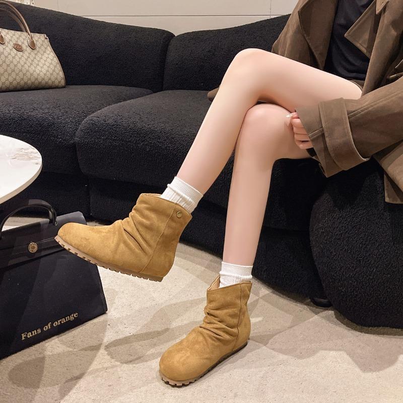 

Huge good-looking soft leather flat bottom piled up small short boots women s new autumn and winter suede thin 40 верблюд