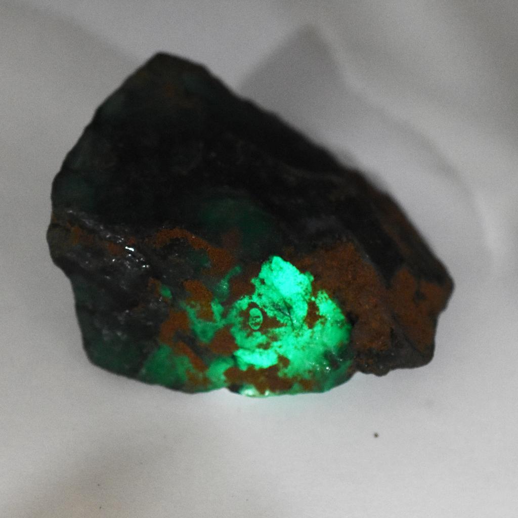 Natural Green Emerald 620.85ct Rough Certified Loose Gemstone