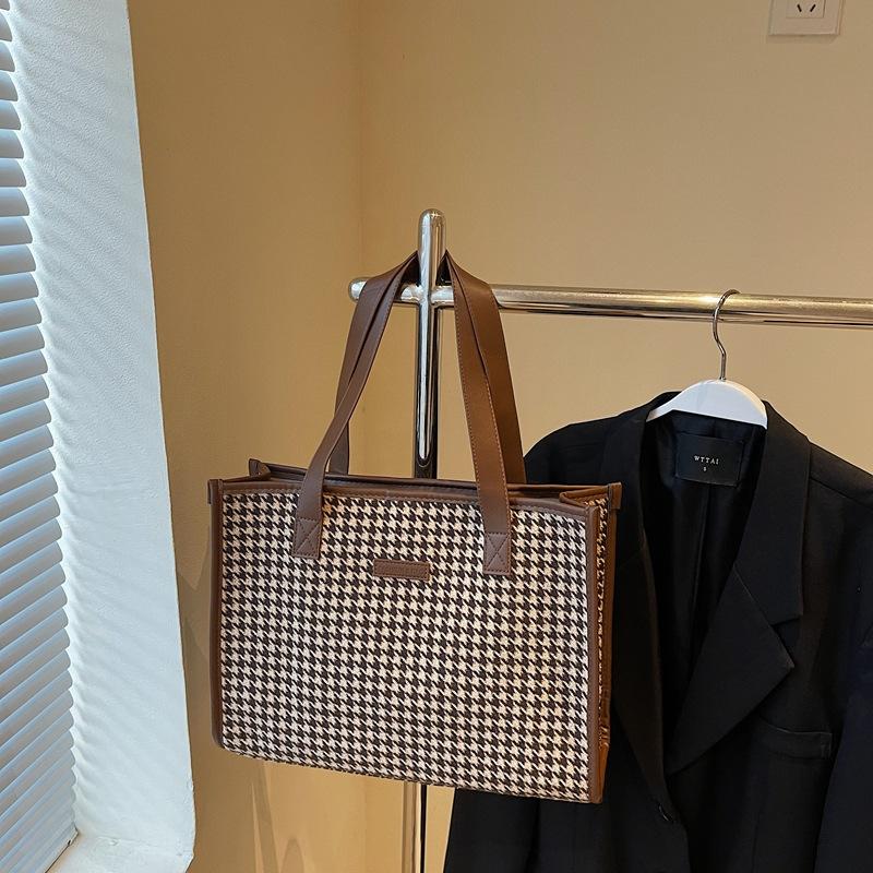 

Клетчатая сумка женская большой вместимости новая осенне-зимняя универсальная сумка через плечо повседневная классическая сумка-тоут для работы