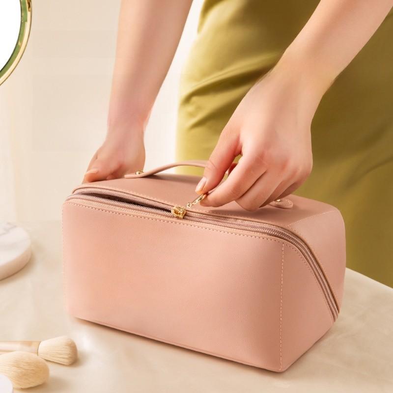 High End Travel Toiletry Bag With Versatile Functionality For Makeup Storage