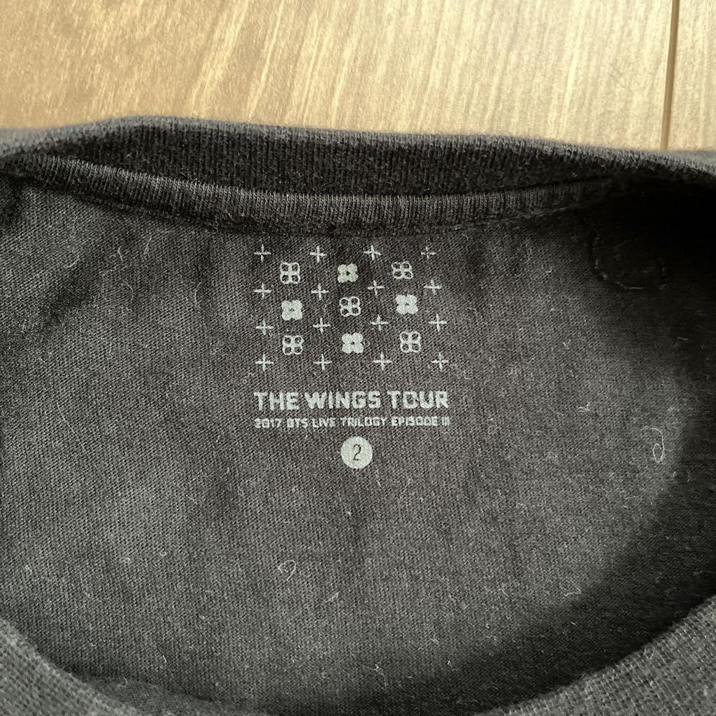 [USED] BTS THE WINGS TOUR T-shirt Size 2