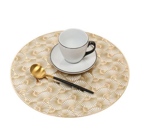 

1 шт., круглые подставки под приборы, полые подставки под приборы из ПВХ для украшения ресторана, коврик для еды, устойчивый к нагреву, коврик для обеденного стола, подставка под тарелку для стейка, подставка под приборы M золотистый