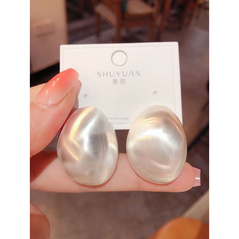 

Classy Stylish Fashion Elegant Metal Cold Style Oval Earrings 2025 New Arrival Trendy Silver Needle Online Influencer Earrings Frosted Silver