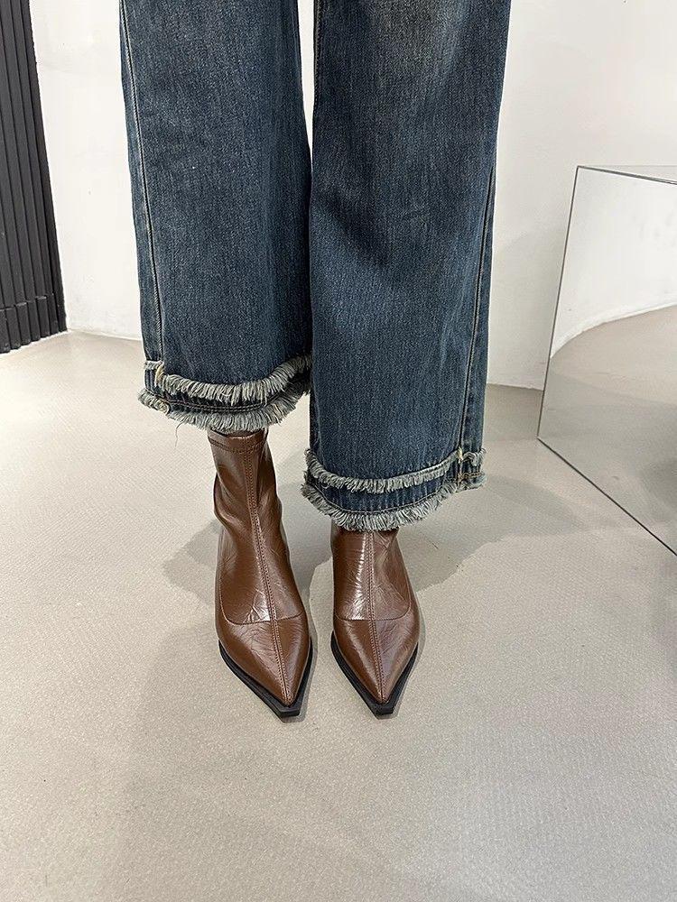 Dammode Franska Ankelstövlar med Tjock Klack 2025: Spetsig tå, Stretch, Mellanhög klack, Smickrande, Trendig design med kort skaft.