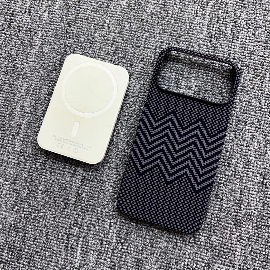 Applicable to iphone16promax mobile phone case half pack Kevlar carbon fiber magnetic suction Apple 17 anti-drop protective case
