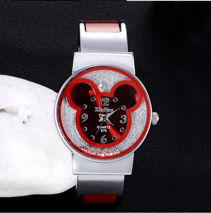 Stylish Women's Alloy Bracelet Quartz Watch With Elegant Design And Unique Colors