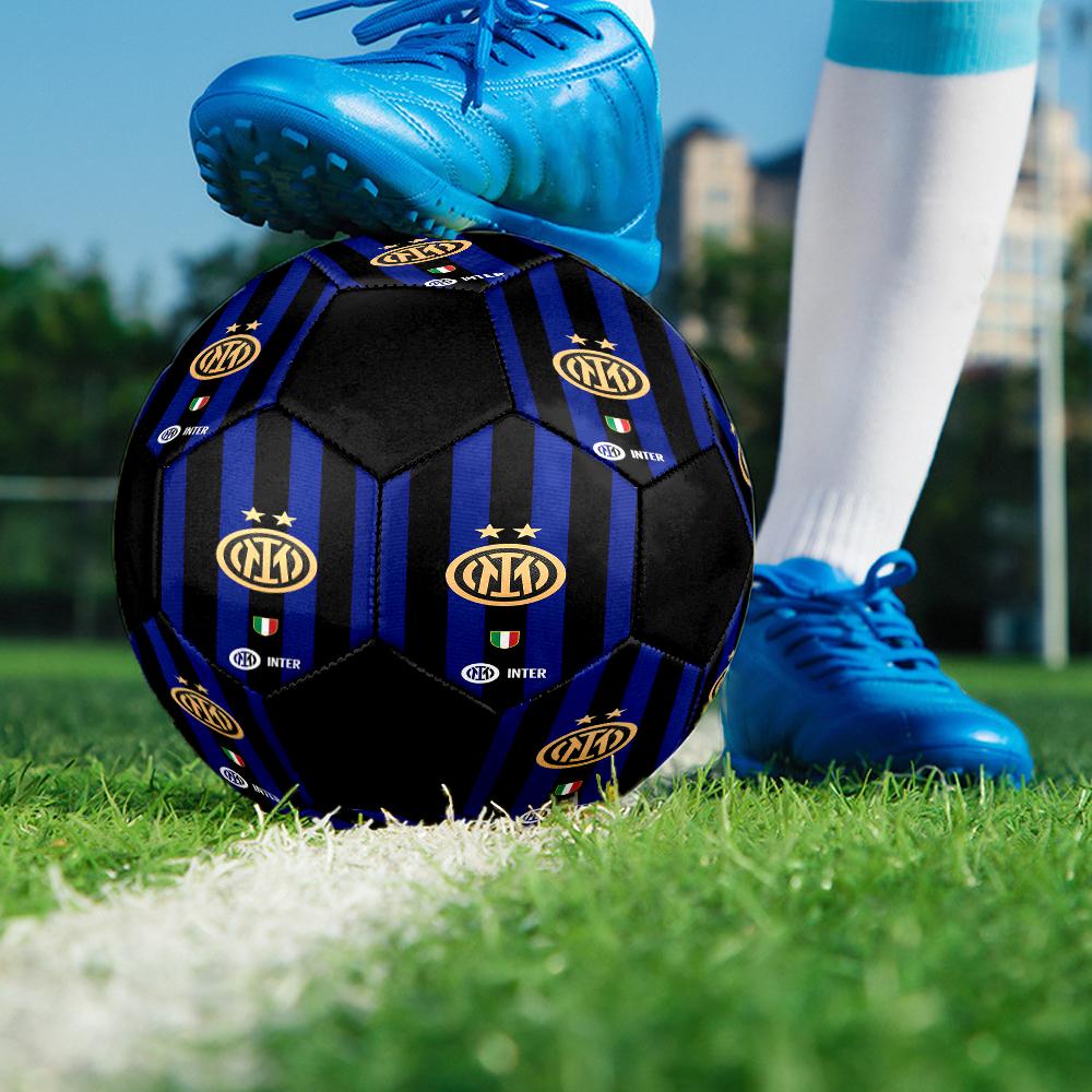 Pallone da Calcio Taglia 5 Tema Inter Milan, Adatto Sia per Partite Indoor che Outdoor, un Regalo Adatto a Tutti.