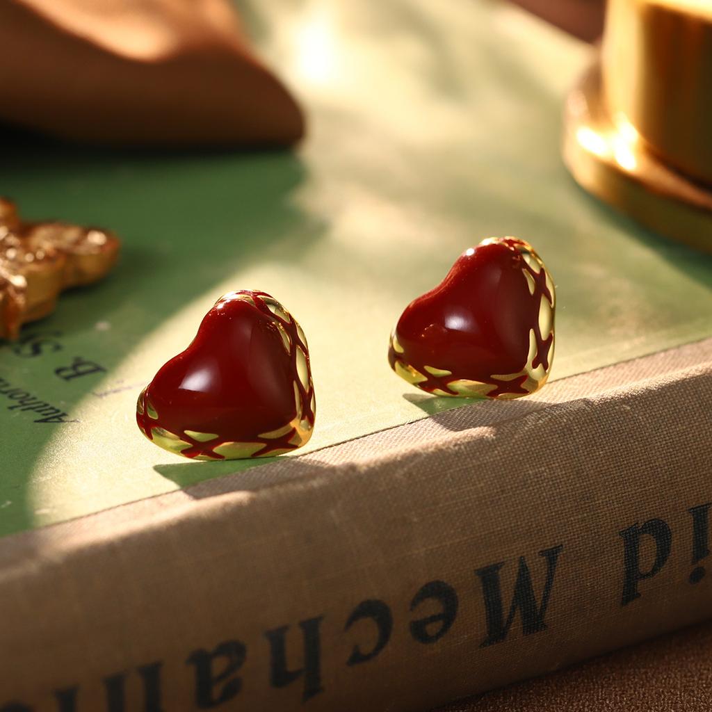 French red flower Hong Kong style earrings, silver needle high-end retro temperament earrings, pearl personalized color retention, niche earrings