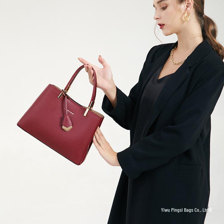 Women's Red Wedding Handbag: Fashion Tote for Ladies & Mother-in-Law's Banquet Gift